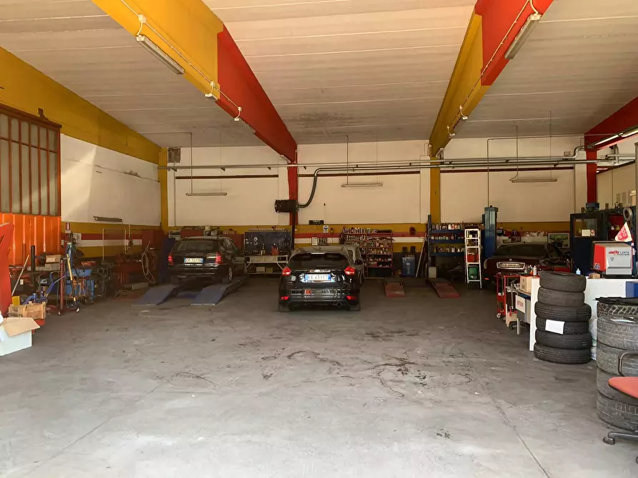 Immagine 2 di Capannone industriale in affitto  in Via Pompeano 6161 a Serramazzoni