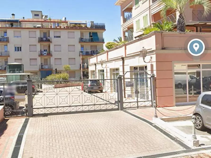 Immagine 32 di Quadrilocale in vendita  in Lungomare Argentina 10 a Bordighera