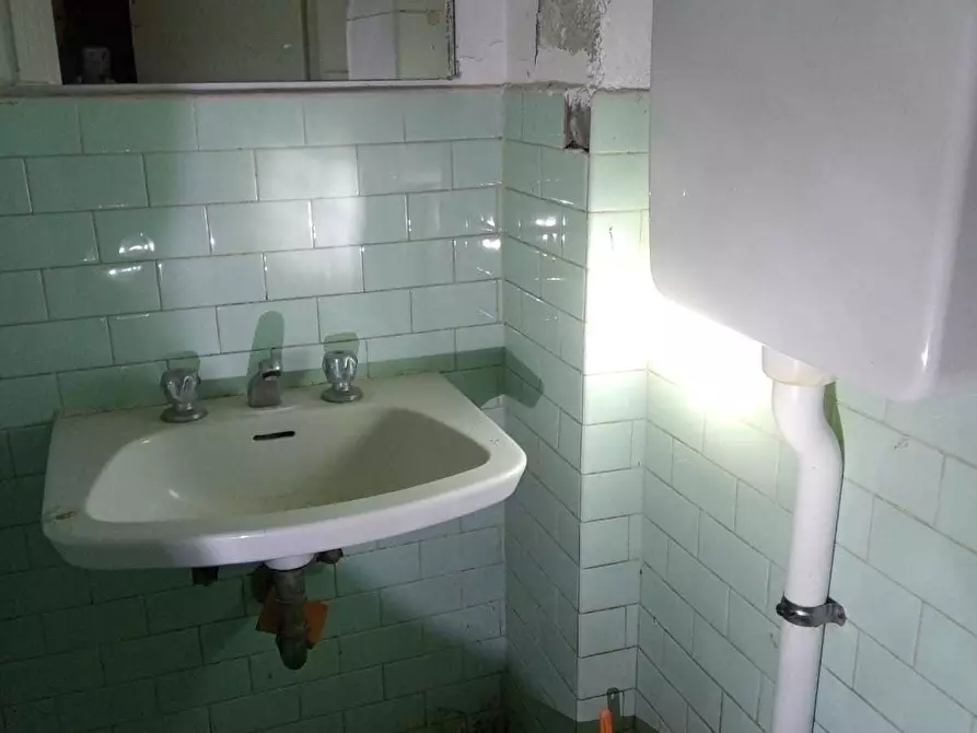 Immagine 7 di Showroom in vendita  in Via Arziglia 111 a Bordighera