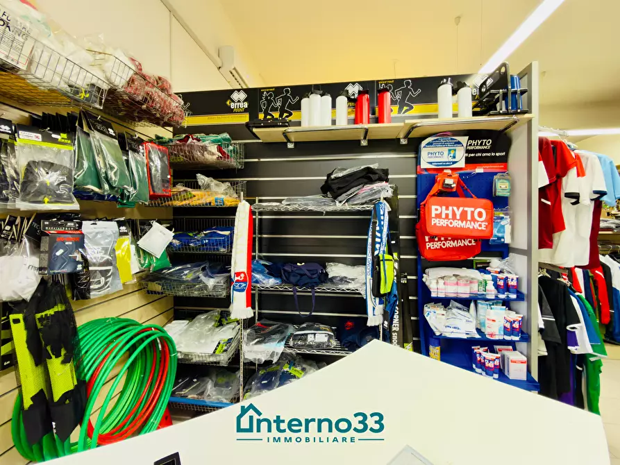 Immagine 9 di Attività commerciale in vendita  a Sarzana