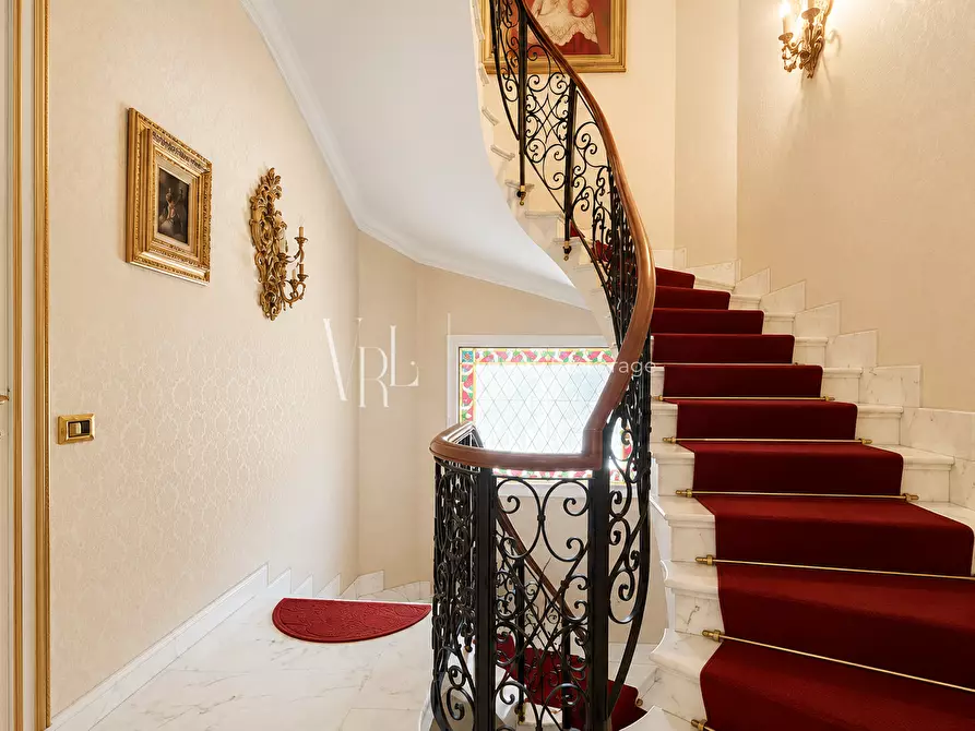 Immagine 8 di Villa in vendita  a Roma