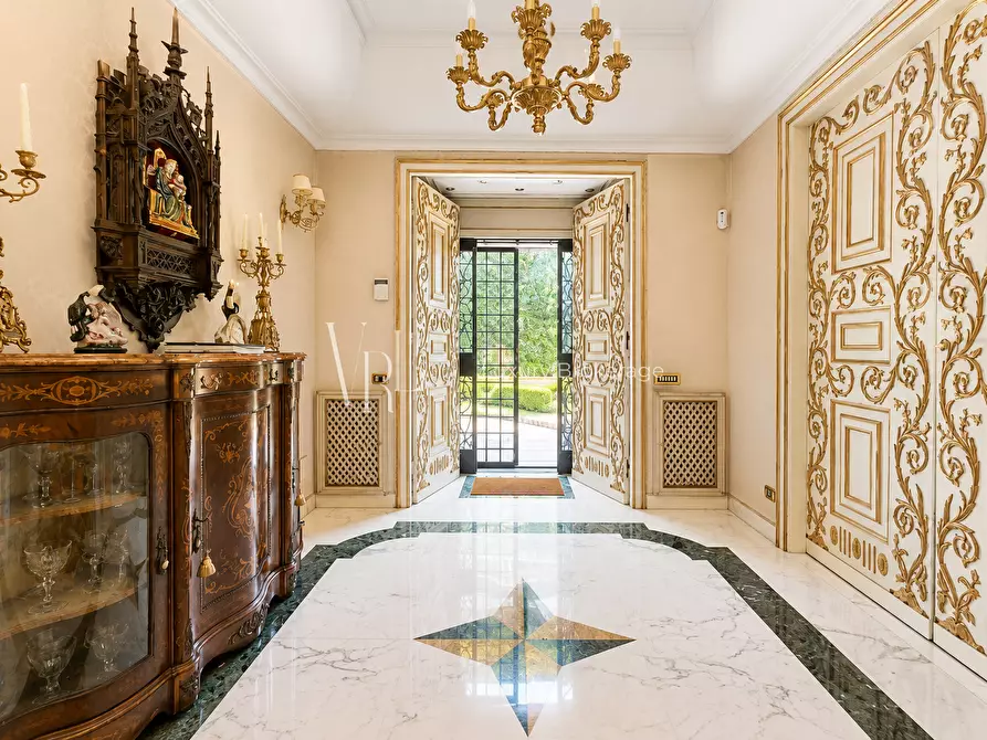 Immagine 7 di Villa in vendita  a Roma
