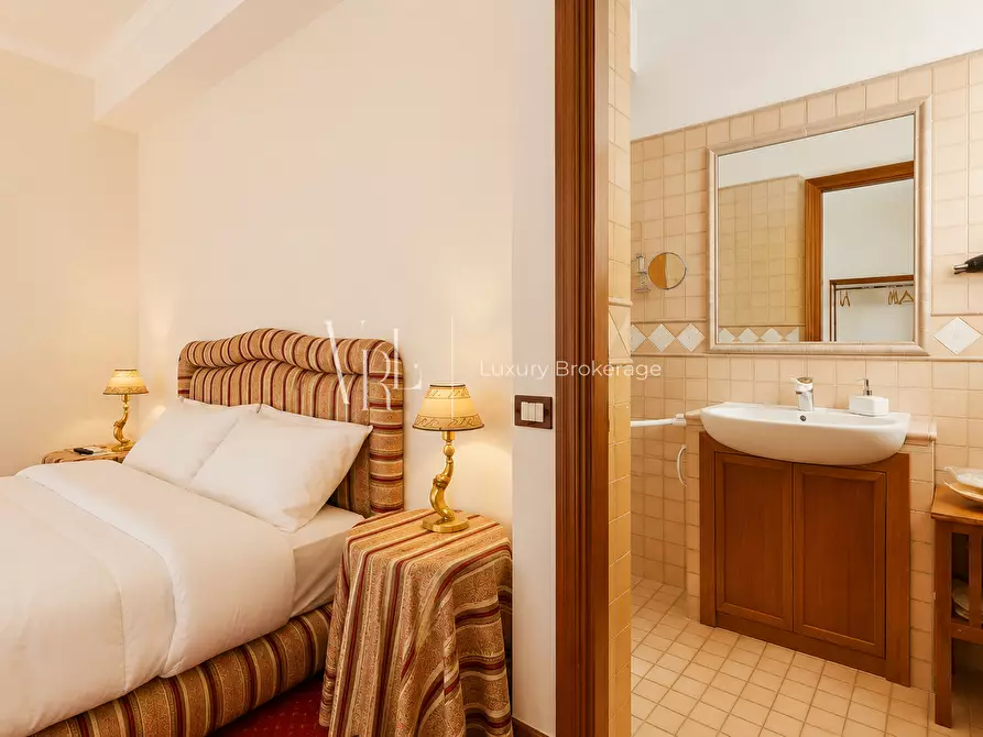 Immagine 25 di Villa in affitto  a Roma