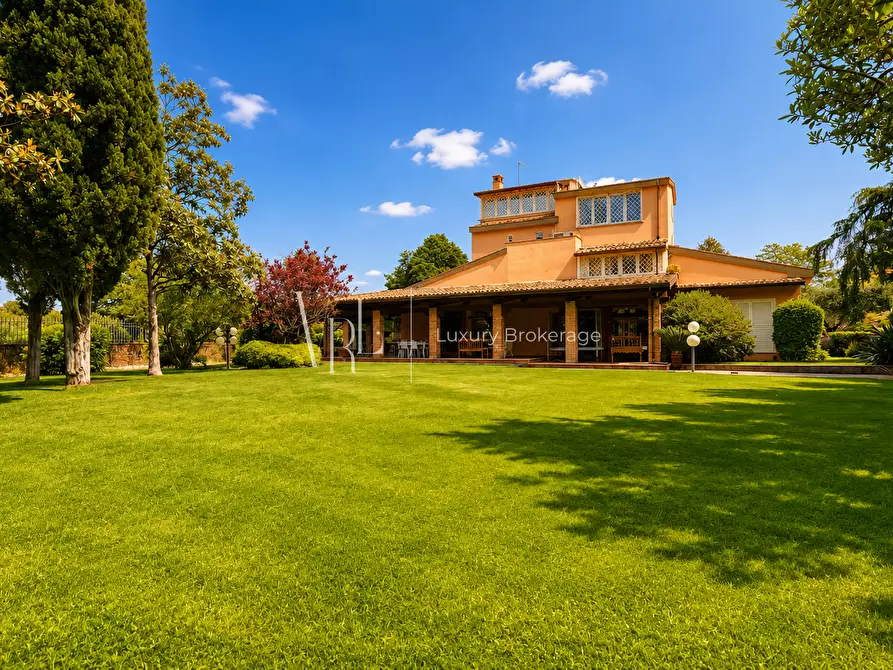 Immagine 2 di Villa in vendita  a Roma
