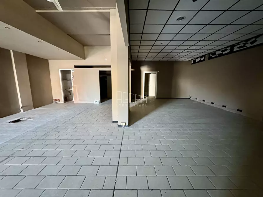 Immagine 7 di Locale commerciale in affitto  a Rovigo