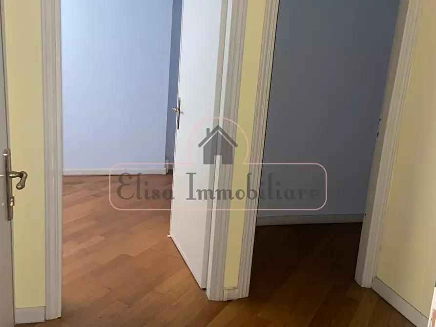 Immagine 4 di Ufficio in vendita  a Viareggio