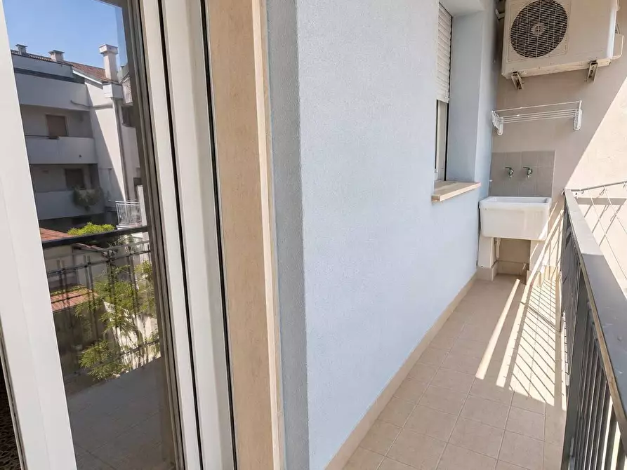 Immagine 15 di Porzione di casa in affitto  a Viareggio