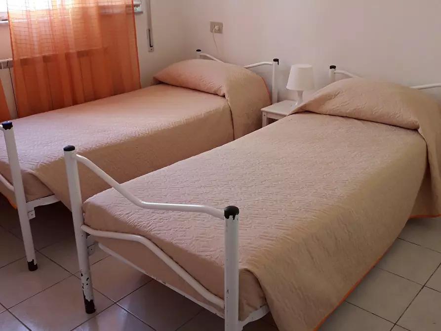 Immagine 6 di Bilocale in affitto  a Viareggio