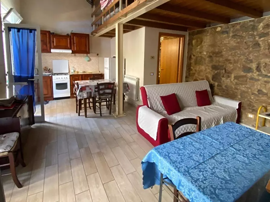 Immagine 1 di Loft/Open space in affitto  a Viareggio