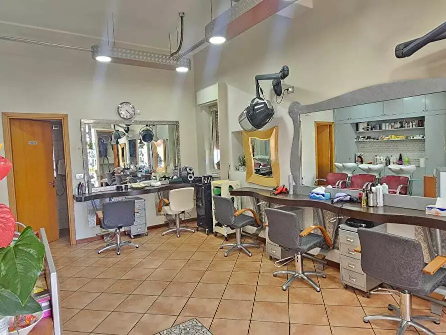 Immagine 1 di Attività commerciale in vendita  in Via Giuseppe de Felice 25 a Sant'agata Li Battiati