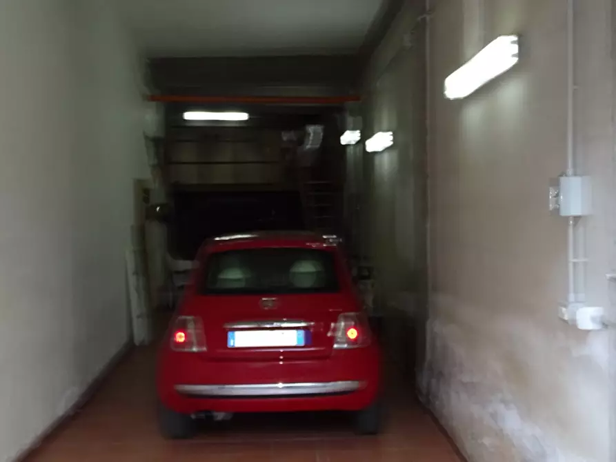 Immagine 2 di Garage in vendita  in Via Antonino Corsaro 4 a Camporotondo Etneo