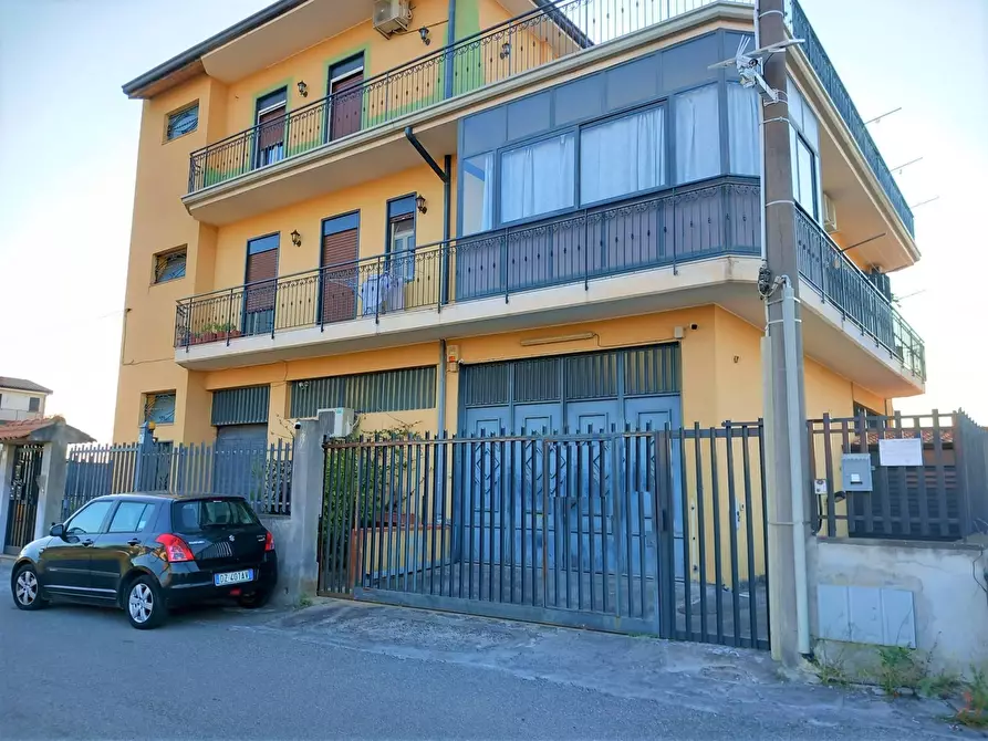 Immagine 3 di Magazzino in vendita  a Belpasso