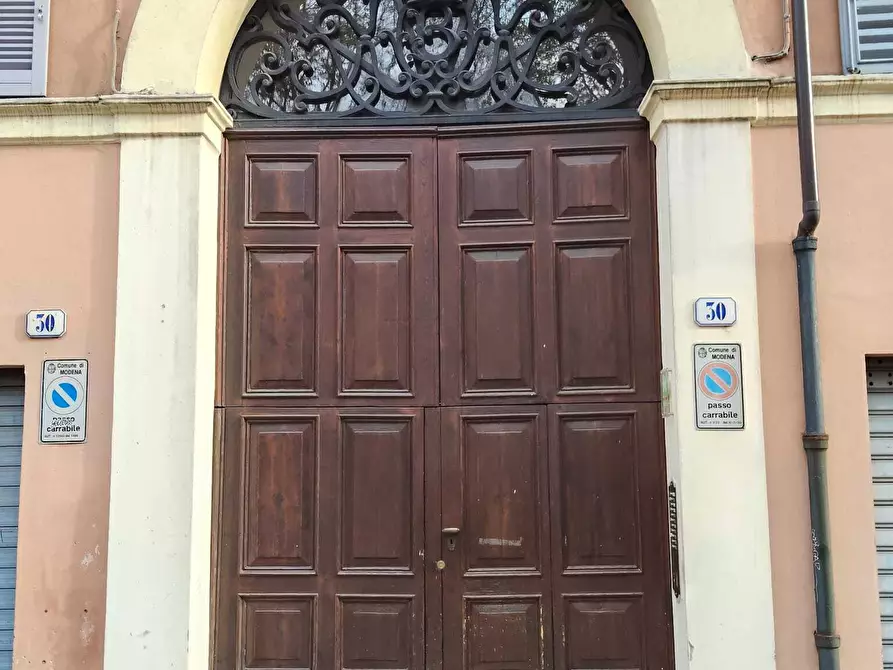 Immagine 1 di Magazzino in vendita  in Via Sgarzeria 30 a Modena