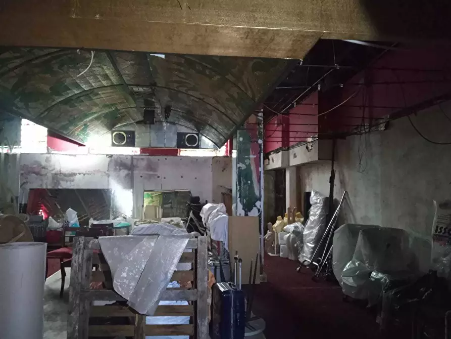 Immagine 14 di Showroom in vendita  in Via Arziglia 111 a Bordighera