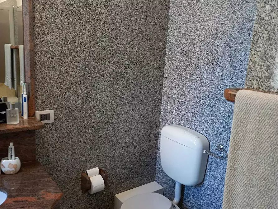 Immagine 12 di Quadrilocale in vendita  in Piazza Due Strade 2 a Bordighera