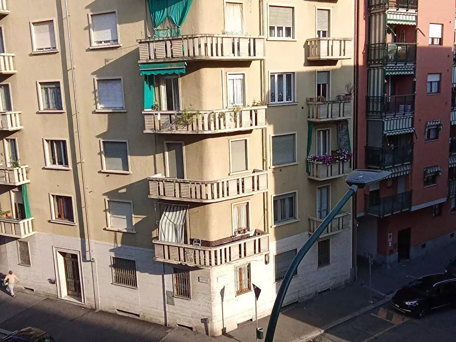 Immagine 16 di Bilocale in vendita  in Via Santhià 49 a Torino