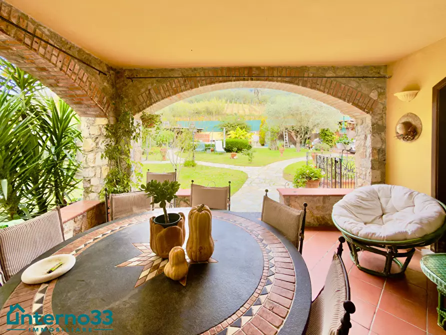 Immagine 12 di Villa in vendita  in Via Isola 51 a Ortonovo