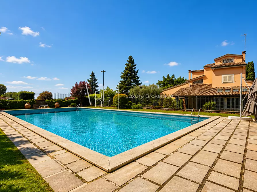 Immagine 5 di Villa in vendita  a Roma