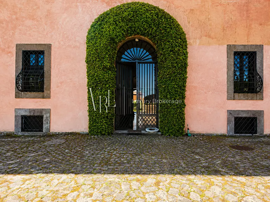 Immagine 15 di Villa in vendita  a Roma