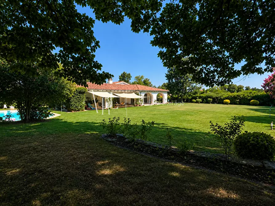 Immagine 5 di Villa in vendita  a Roma