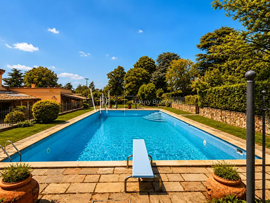Immagine 7 di Villa in vendita  a Roma