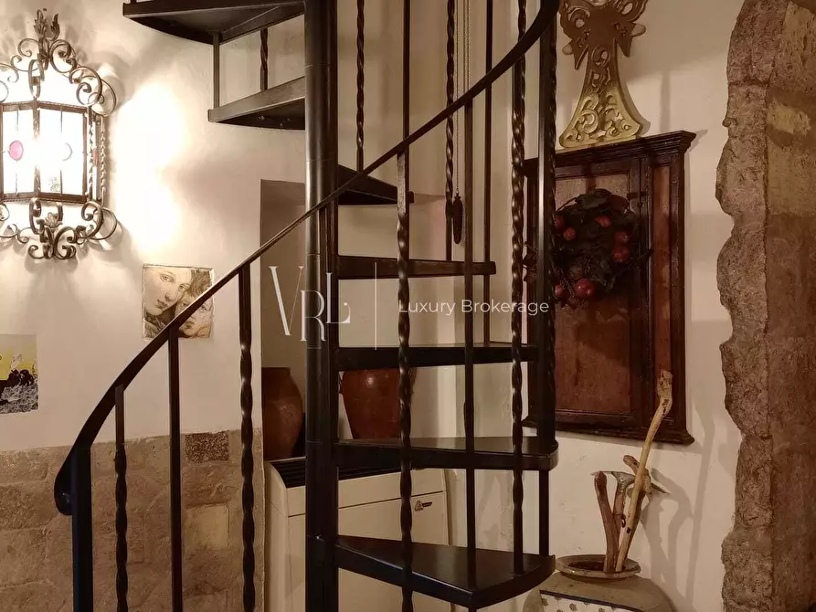 Immagine 10 di Palazzo in vendita  a Arezzo