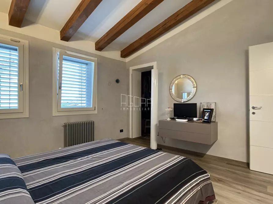 Immagine 10 di Casa bifamiliare in vendita  a Rovigo