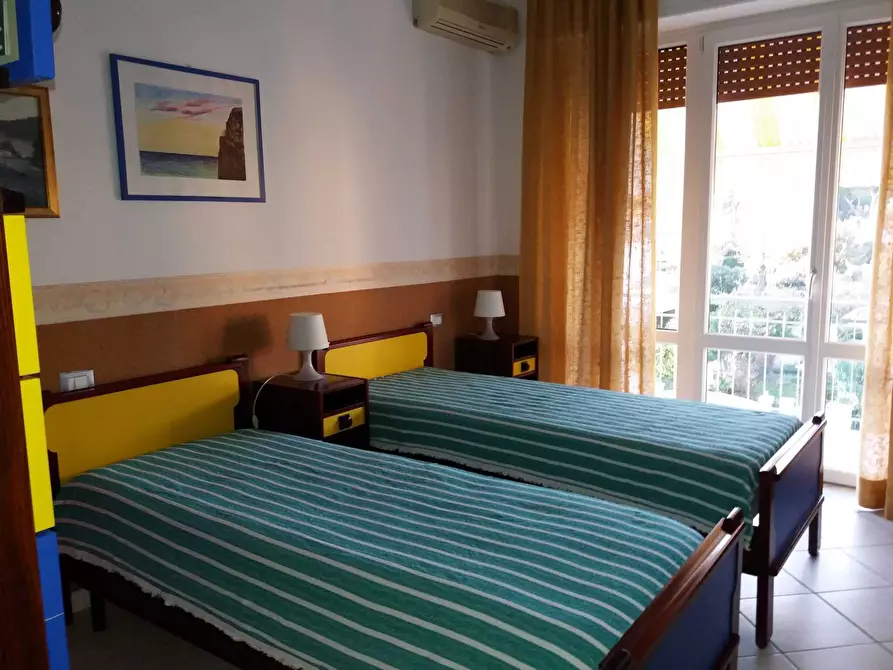 Immagine 7 di Quadrilocale in affitto  a Camaiore