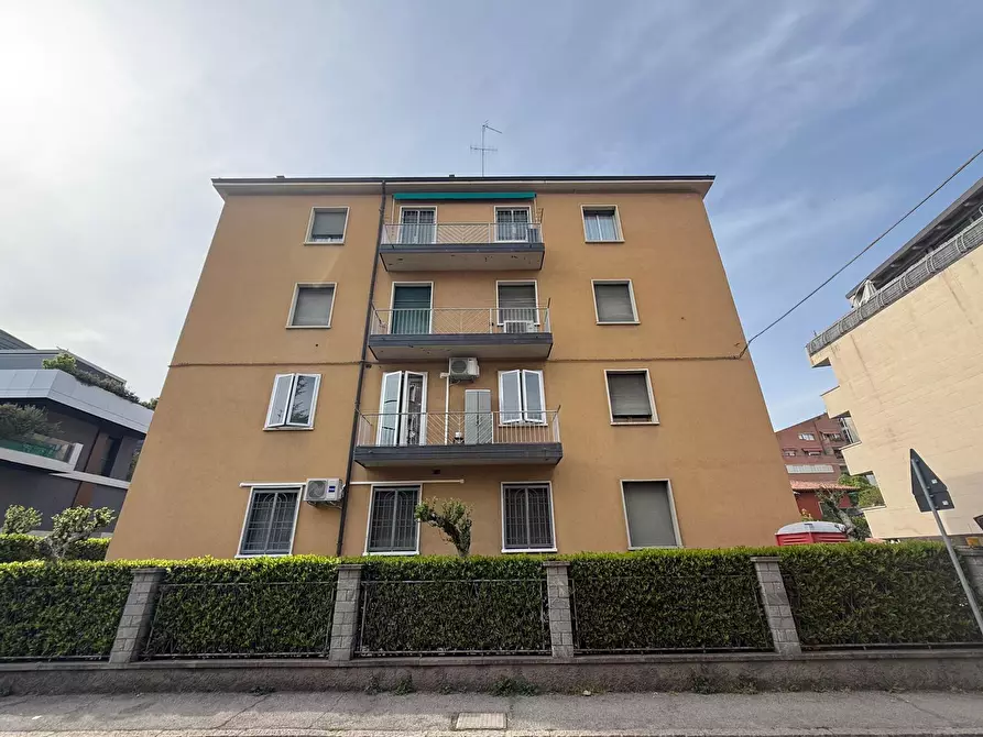 Immagine 11 di Bilocale in vendita  in Via Parisio 38 a Bologna