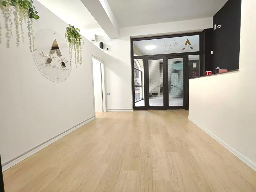 Immagine 1 di Locale commerciale in vendita  in Via Roma 193 a Mascalucia