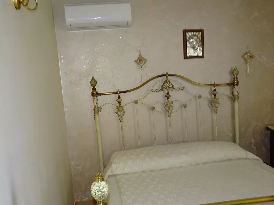 Immagine 10 di Attico in vendita  in Via Antonino Corsaro 8 a Camporotondo Etneo