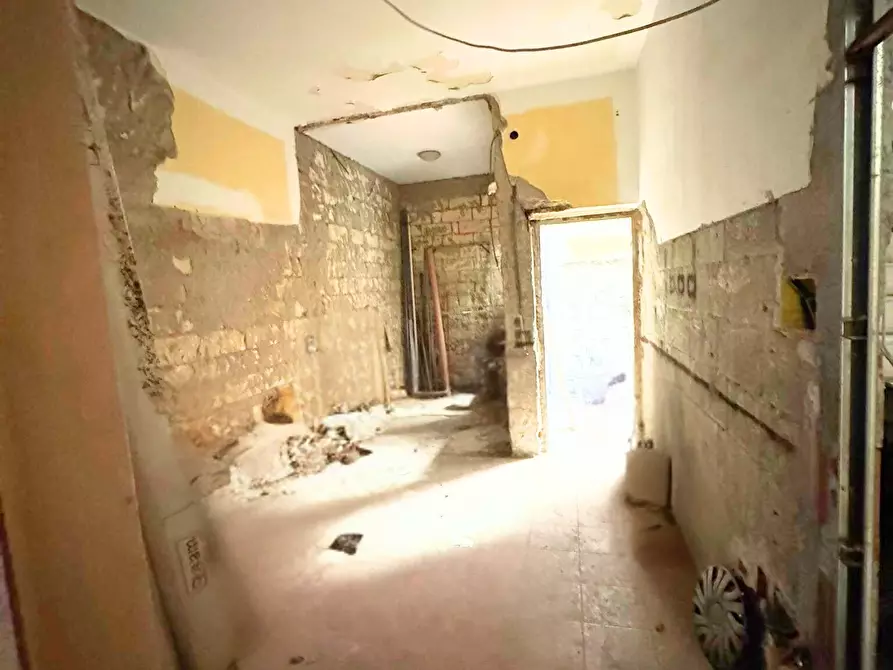 Immagine 10 di Bilocale in vendita  in Via dell'Anitra 3 a Catania