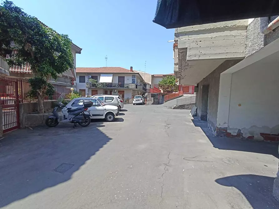 Immagine 33 di Trilocale in vendita  a Aci Castello