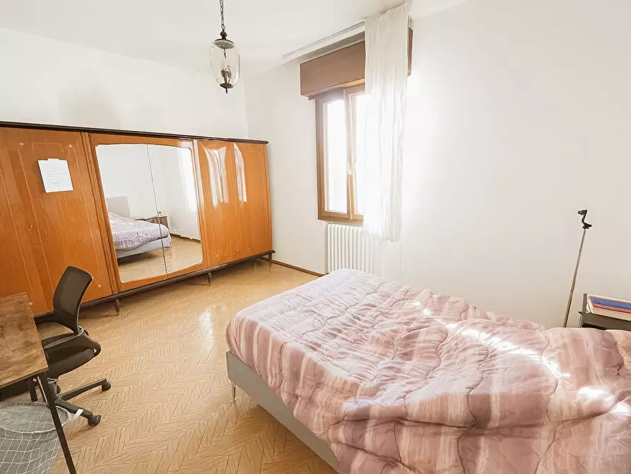 Immagine 10 di Quadrilocale in vendita  in Via L. Pulci 32 a Modena