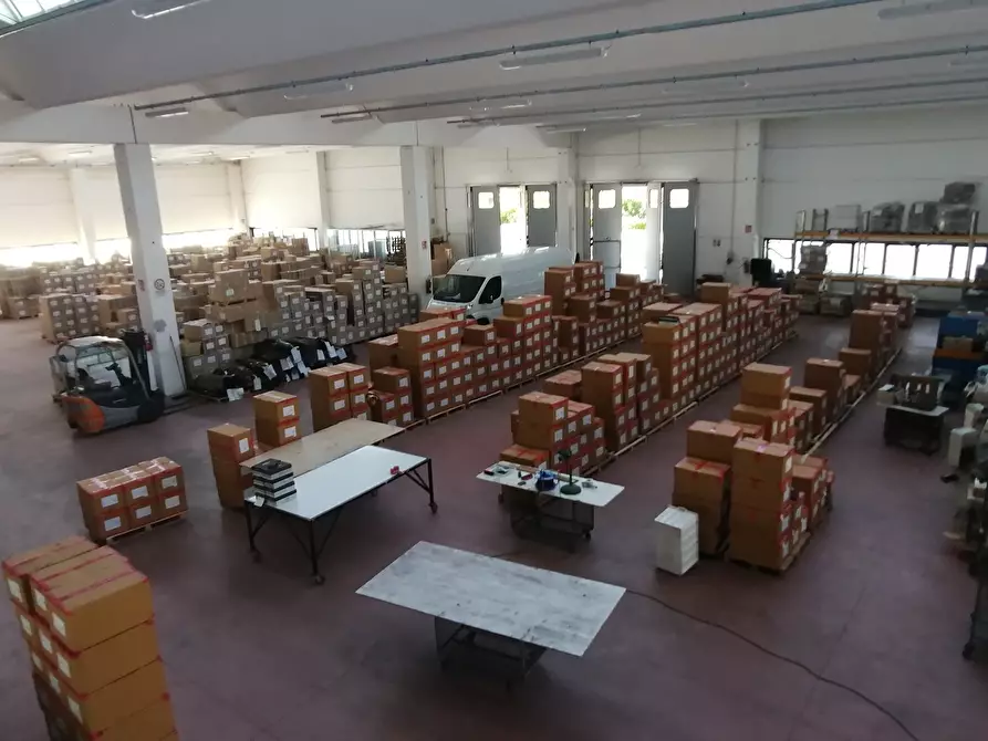 Immagine 6 di Attività artigianale in vendita  a Novi Di Modena