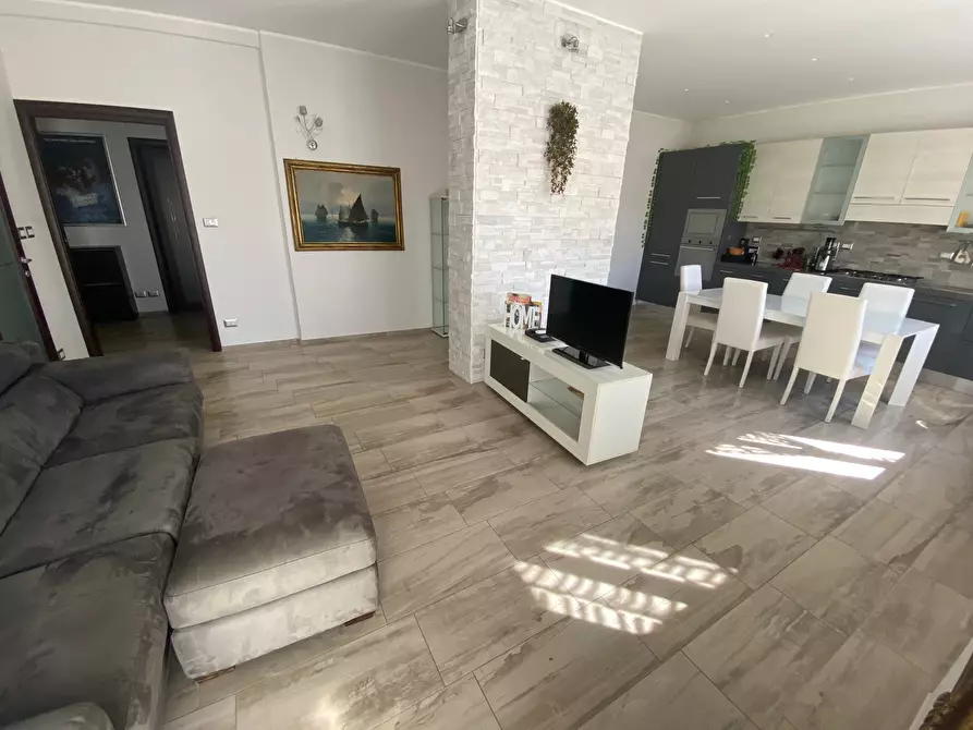 Immagine 1 di Quadrilocale in affitto  in Via Salbertrand 57 a Torino