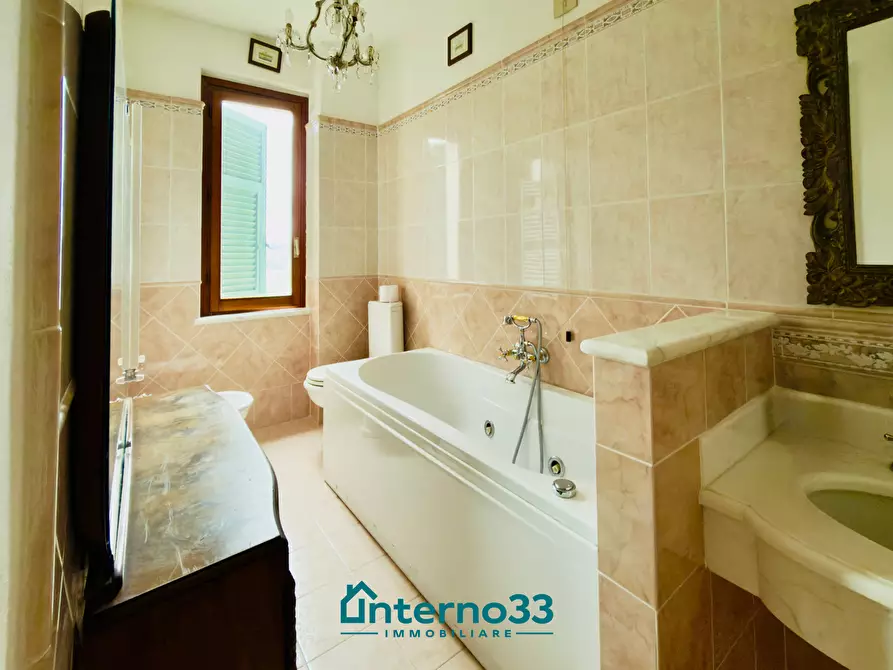 Immagine 21 di Quadrilocale in vendita  a Sarzana