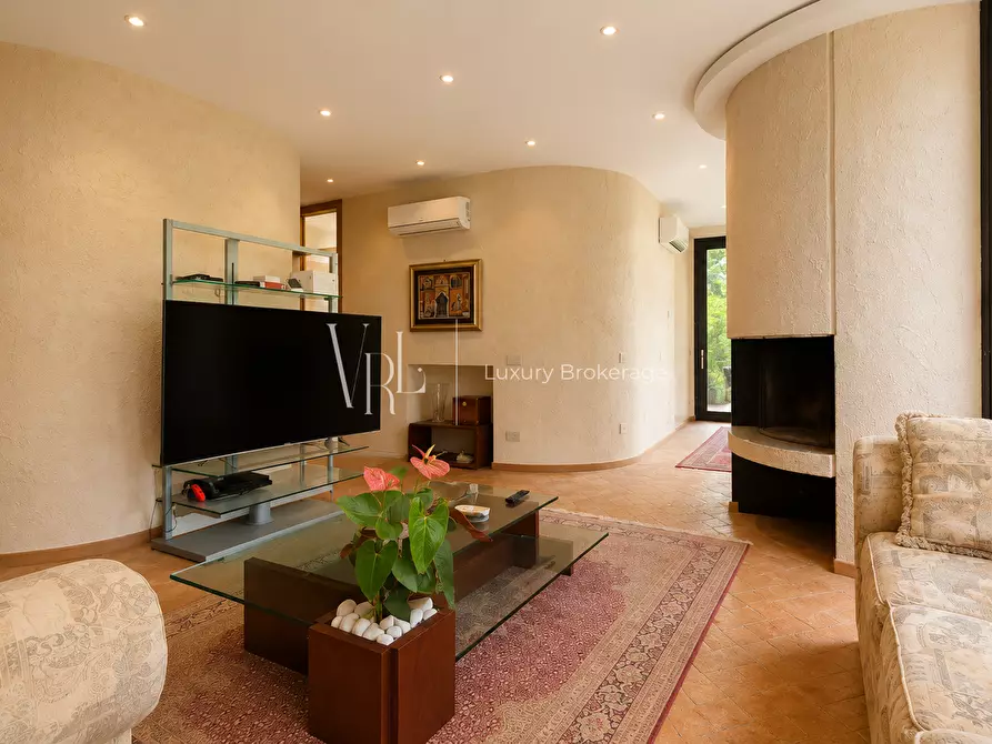 Immagine 8 di Villa in vendita  a Roma