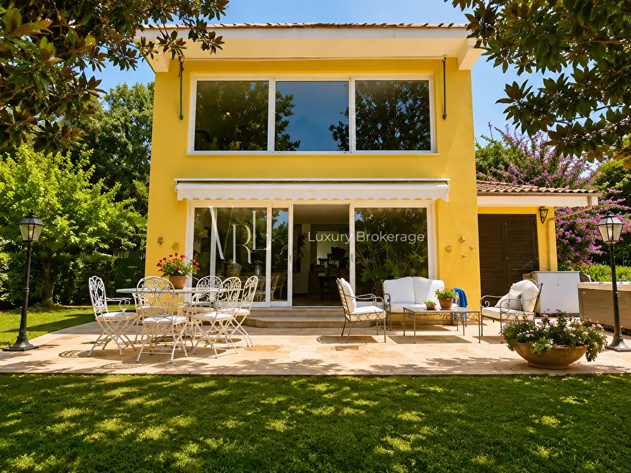Immagine 5 di Villa in vendita  a Roma