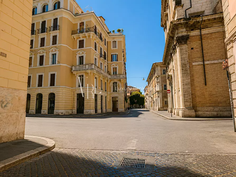 Immagine 3 di Appartamento in vendita  a Roma