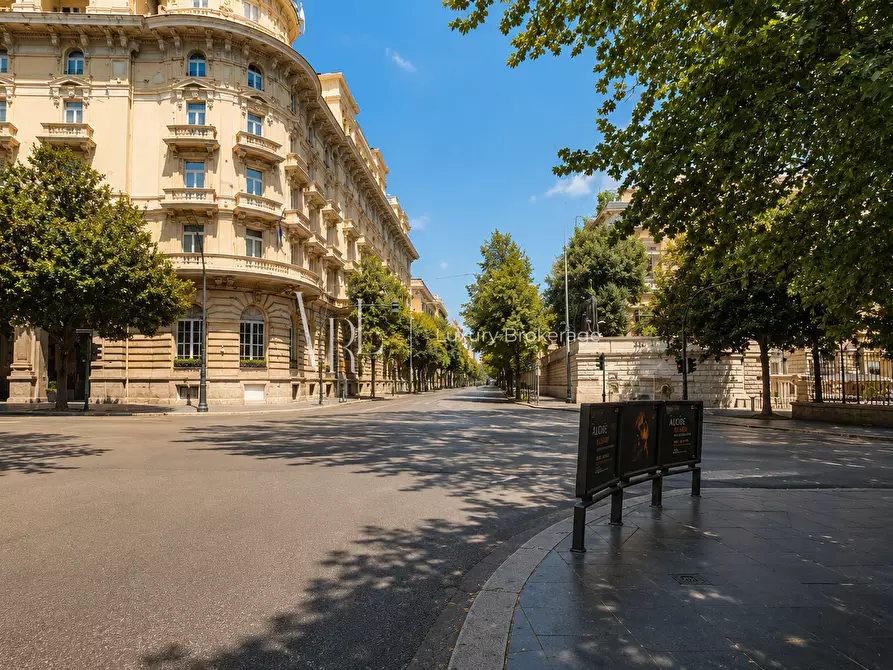 Immagine 1 di Pentalocale in vendita  in Via Vittorio Veneto a Roma