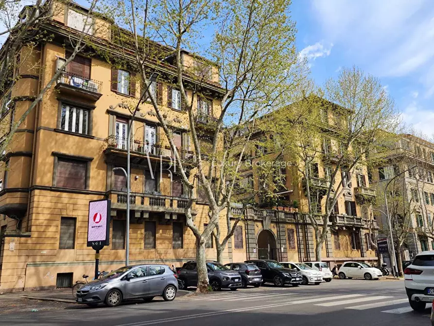 Immagine 1 di Pentalocale in vendita  a Roma