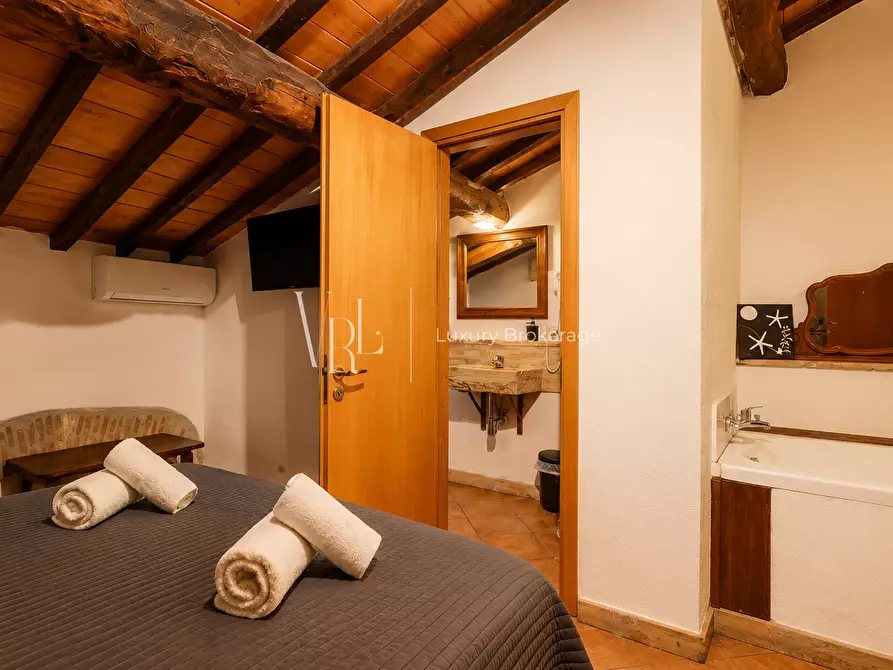 Immagine 19 di Casa indipendente in vendita  a Tivoli