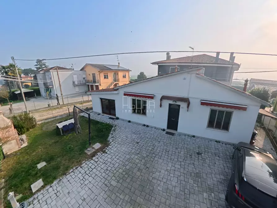 Immagine 29 di Villa in vendita  in Viale dei Mille 160 a Rovigo