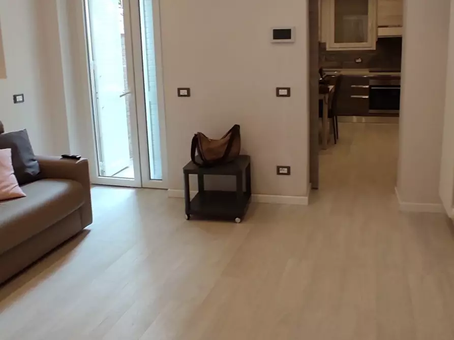 Immagine 11 di Bilocale in affitto  a Viareggio