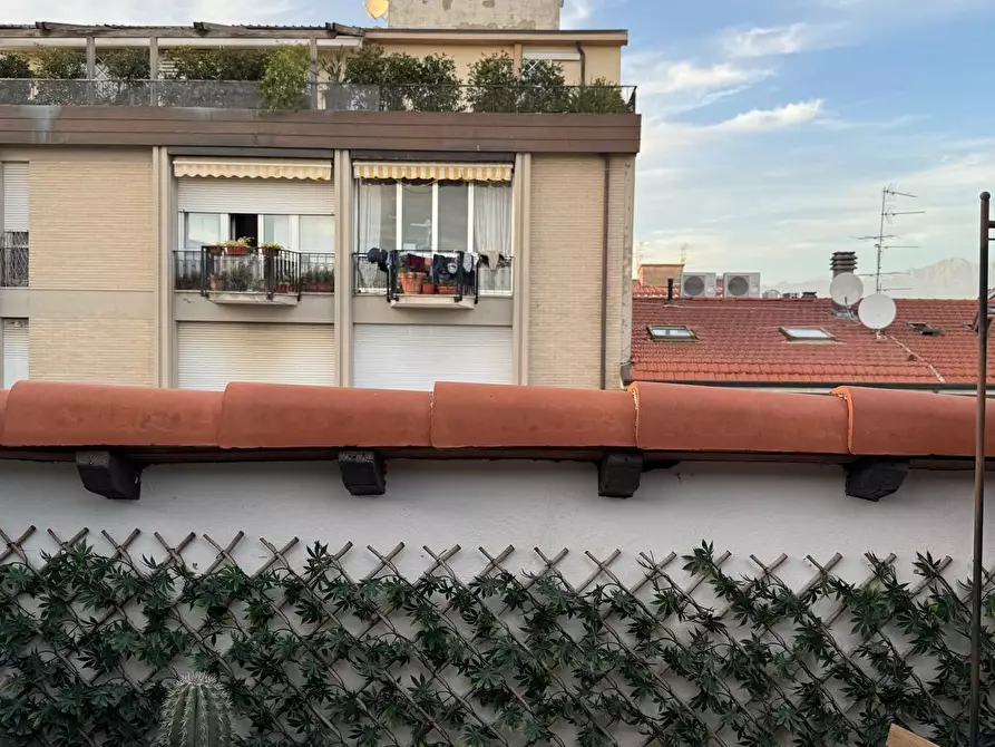 Immagine 11 di Mansarda in vendita  a Viareggio