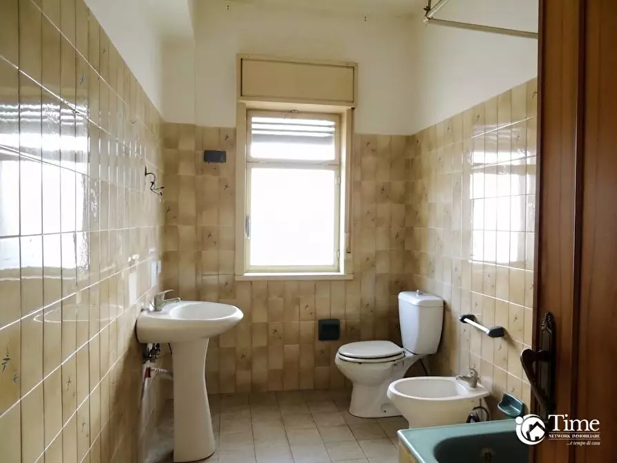 Immagine 35 di Pentalocale in vendita  in Via delle Azalee 13 a Misterbianco