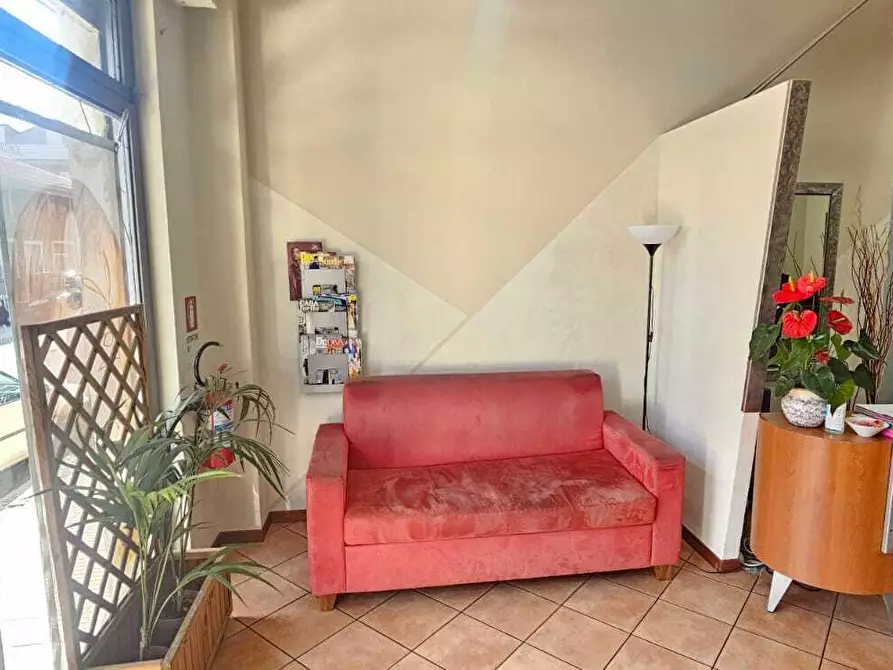 Immagine 8 di Attività commerciale in vendita  in Via Giuseppe de Felice 25 a Sant'agata Li Battiati