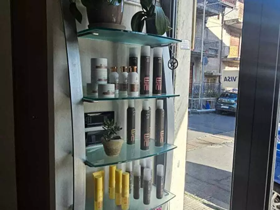 Immagine 13 di Attività commerciale in vendita  in Via Giuseppe de Felice 25 a Sant'agata Li Battiati