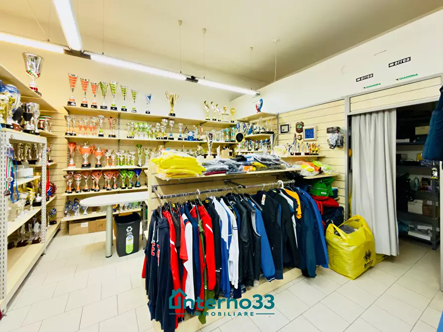 Immagine 4 di Attività commerciale in vendita  a Sarzana